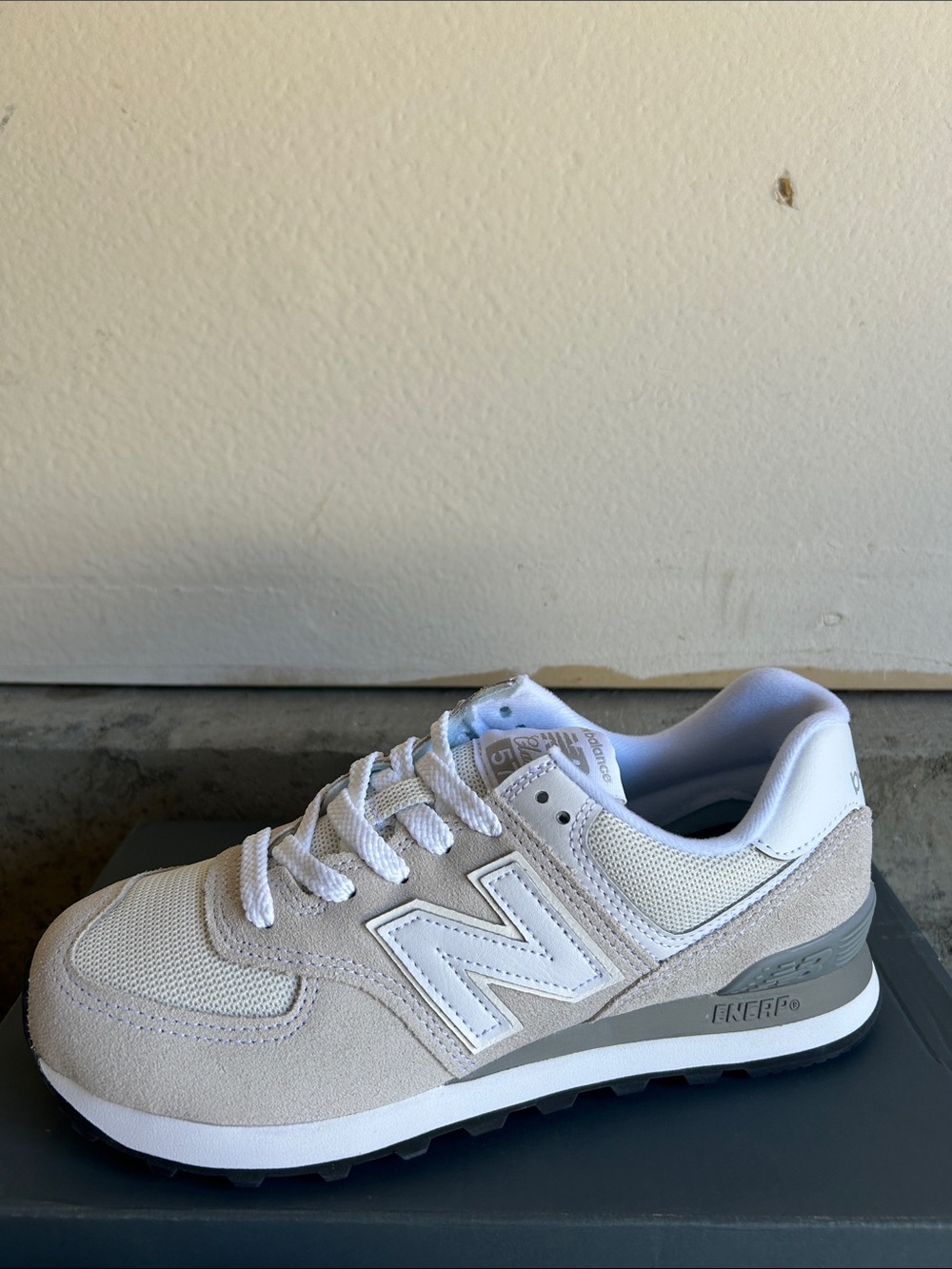 New Balance 574 Core sneakers Womens Size 8 Nwt - Picture 3 of 11